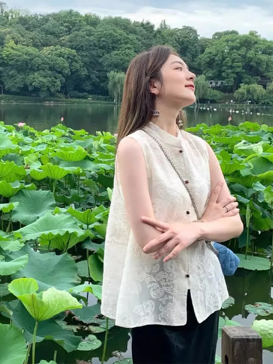 Nowa chińska odzież damska na lato 2025, modna warstwowa biała kamizelka, uniwersalna odzież wierzchnia z bawełny ze stójką...