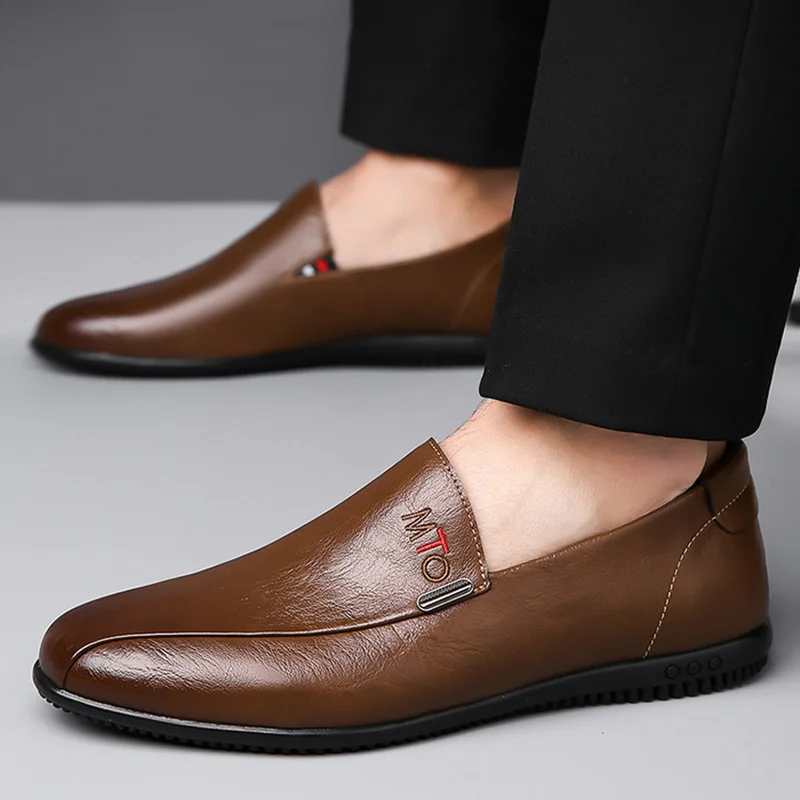 Mocassini da uomo concisi moda scarpe Casual da uomo Outdoor All Match appartamenti Slip-on leggeri e confortevoli nuovi Zapatos Para Hombres