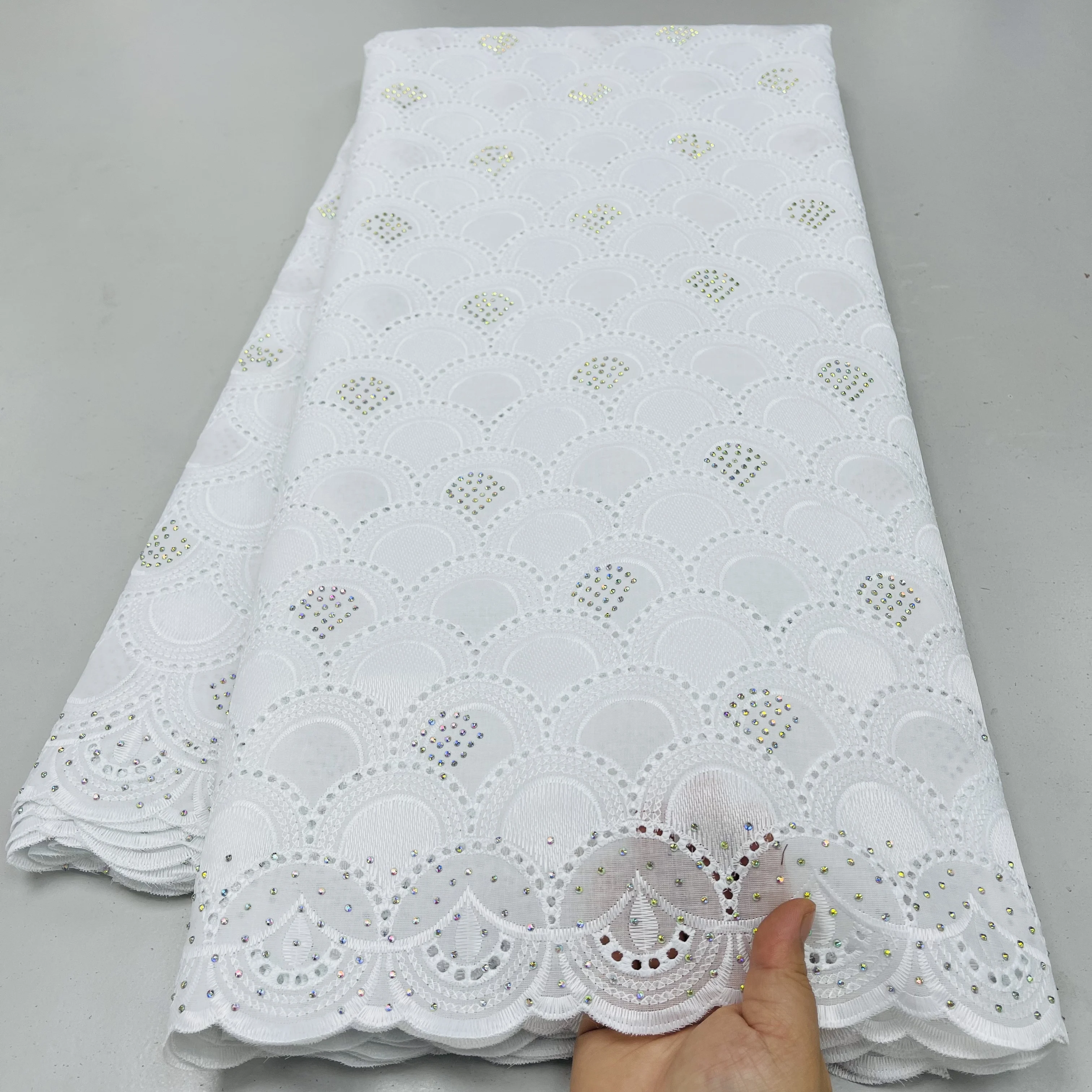 

Лидер продаж, 5 ярдов, швейцарская сухая кружевная ткань со стразами, африканское хлопковое кружево, популярный стиль Дубая для женщин, праздничное платье