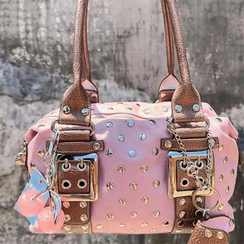 Gepunktete Nieten-Handtasche, Y2k Mädchen Metall-Nieten-Gürtelschnalle Motorrad-Biker-Boston-Tasche, Damen Retro-Unterarm-Schultertasche – Detail 6