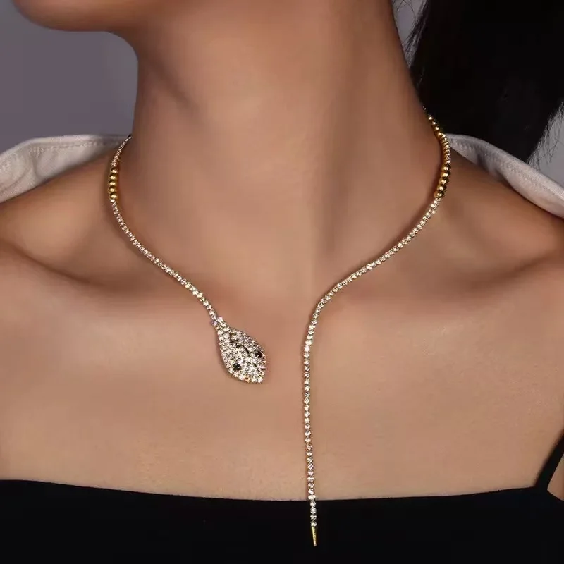 Fashionable shiny rhinestone snake shaped collar with high-end design necklace, simple collarbone chain, women's wedding accesso