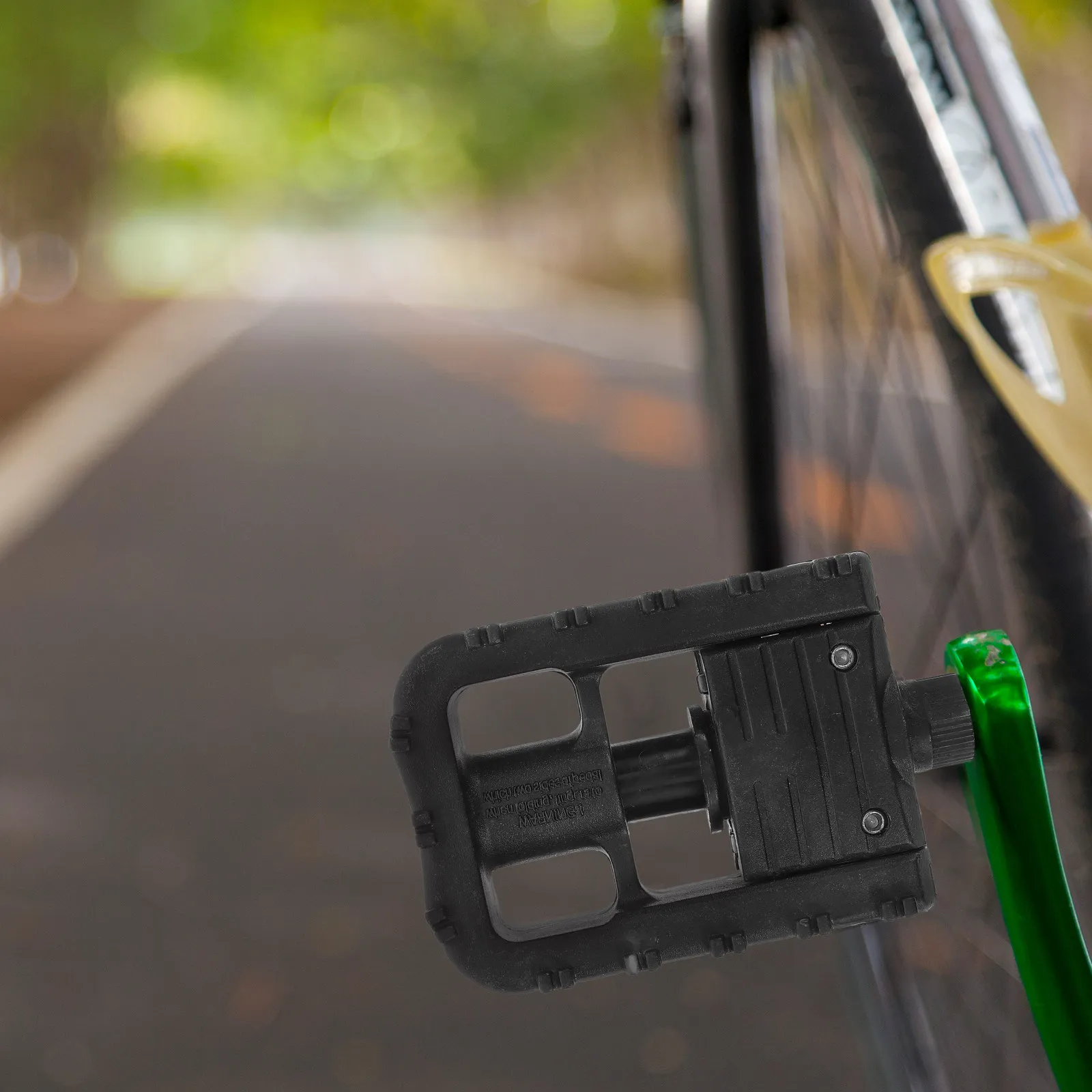 

2Pcs Ergonomic Foldable Bicycle Pedals Nylon Fiber Composite Large Platform Non-Slip Flat Pedals with Sealed Bearings for City