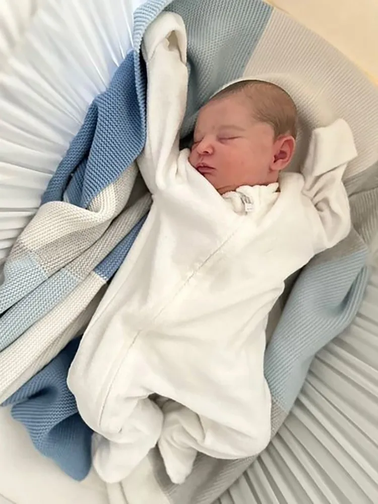 48CM Laura Miękki Materiałowy Ciało Śpiące Reborn Realistyczny Wielowarstwowy Malowany Skóra 3D z Widocznymi Żyłkami Ręcznie Malowane Włosy