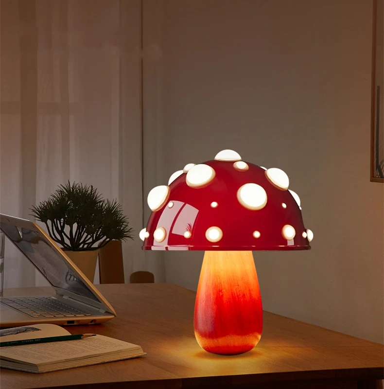 

LED Mushroom Lamp USB Charging Port Biomimetic Fly Agaric Desk Light, Suitable for Dormitory, Living Room, Bedside Study Hotel