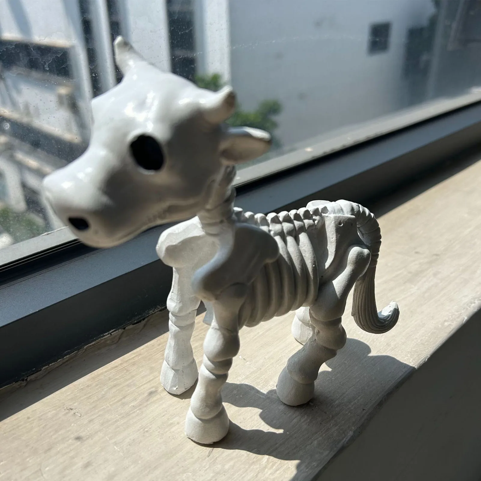 

Halloween Skull Cow Skeleton Calf Sculpture Halloween Decoration 2025 Resin Crafts 15x6x17cm Outdoor Patio Lawn Statue