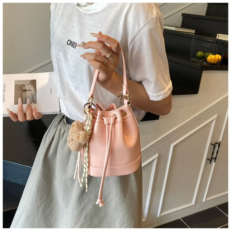 حقيبة ماسنجر نسائية راقية مصنوعة من الجلد الصناعي معززة باريس كاجوال عتيقة واسعة على الطراز اليومي  #5