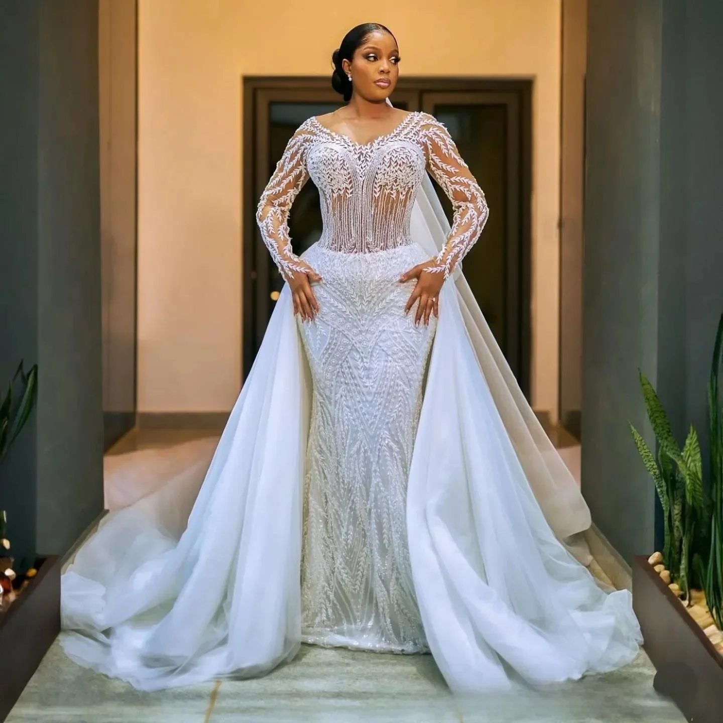 

Customized Plus Size Wedding Dress Bridal Gowns For Bride With Detachable Train Mermaid Sheer Neck Long Sleeves Illusion Beaded