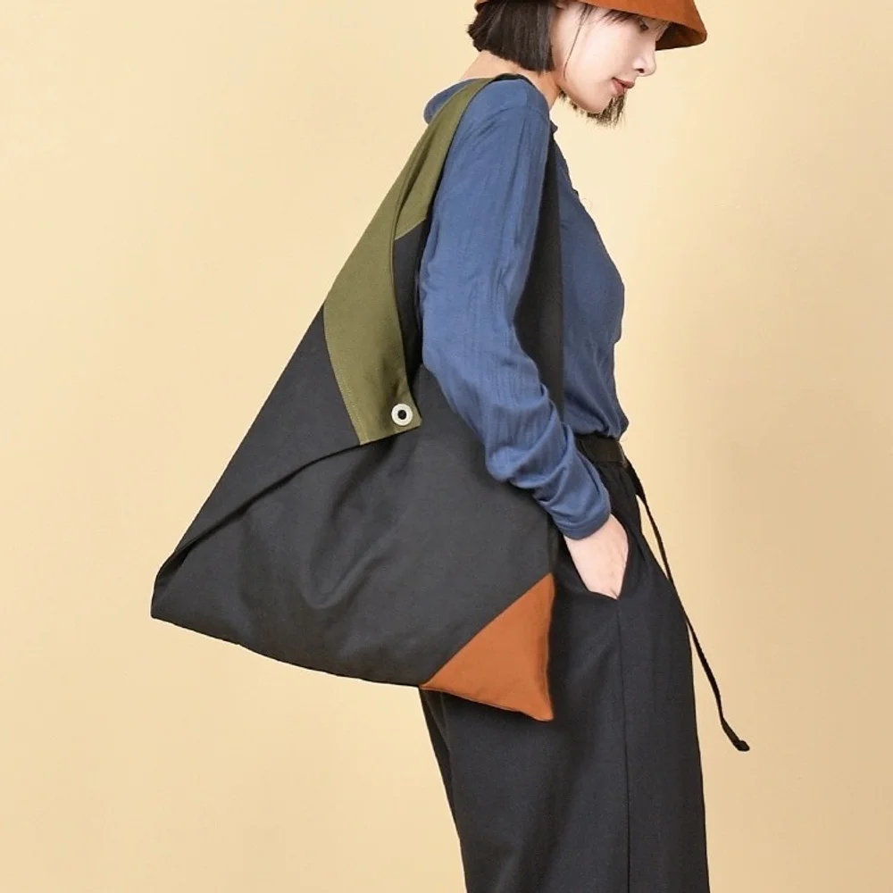 

Small niche design, large capacity tote bag, women's nylon triangle handbag, Japanese contrasting splicing shoulder bag