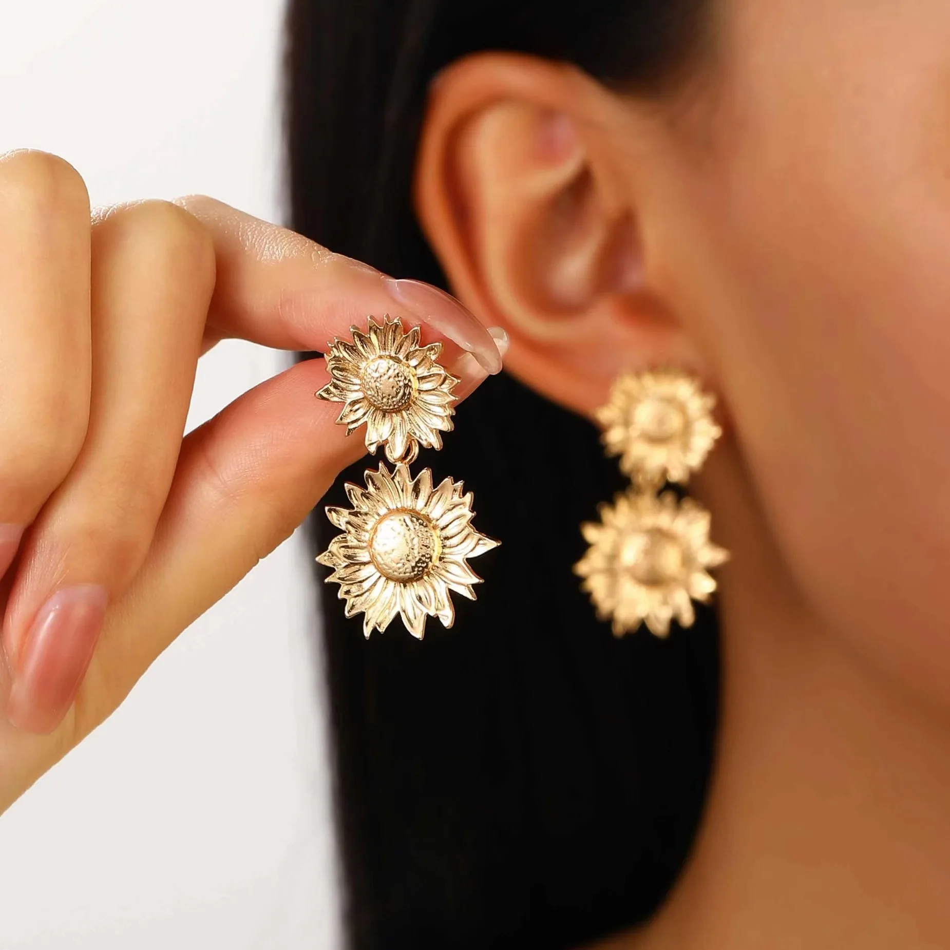 

Vintage Court Style Exaggerated Flowers Gold Color Metal Earrings For Women Charm Party Jewelry Accessories 2024 New Trendy