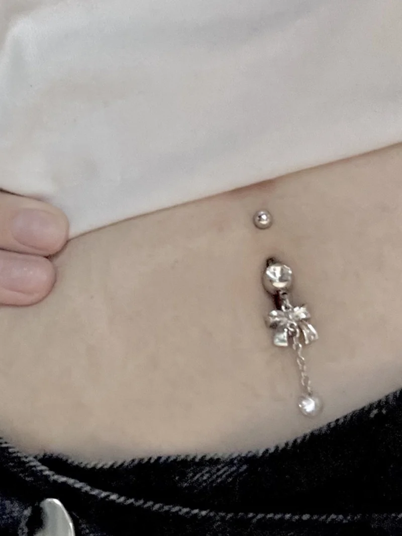 piercing-de-umbigo-moderno-com-borla-longa-e-laco-de-borboleta-design-original-e-elegante-banhado-a-ouro-com-zirconia-cubica