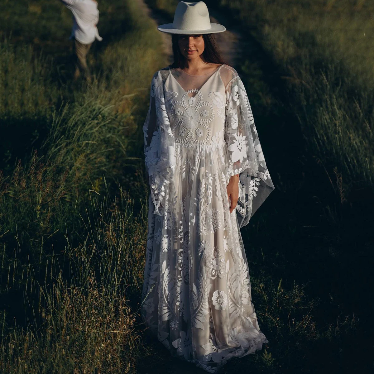 Vestido de novia bohemio con mangas largas acampanadas, Espalda descubierta, bordado, línea A, dos piezas, personalizado, sin tren, vestido de novia de encaje de talla grande