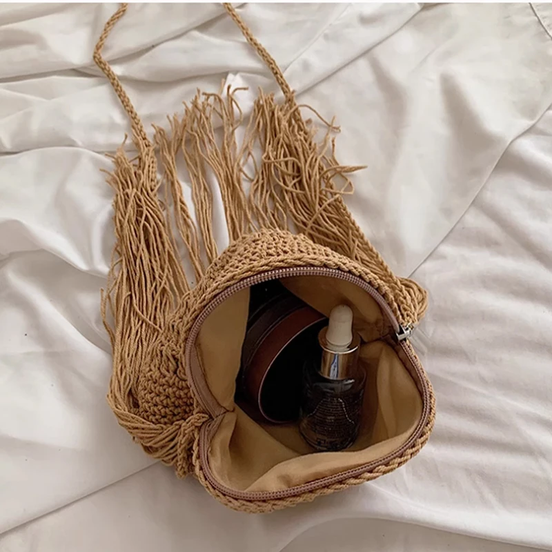 Round Straw Bag Clutch Fringe Bohemian Tassel Crossbody Bags for Women Messenger Tote Summer Beach in Handbags Ladies Straw Bag