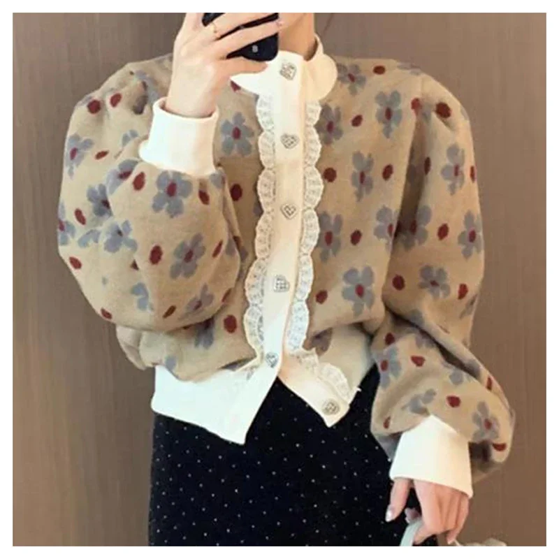 

2024 Spring New South Korean Dongdaemun Splicing Heavy Craftsmanship Flower Wool Knitted Cardigan Top for Women