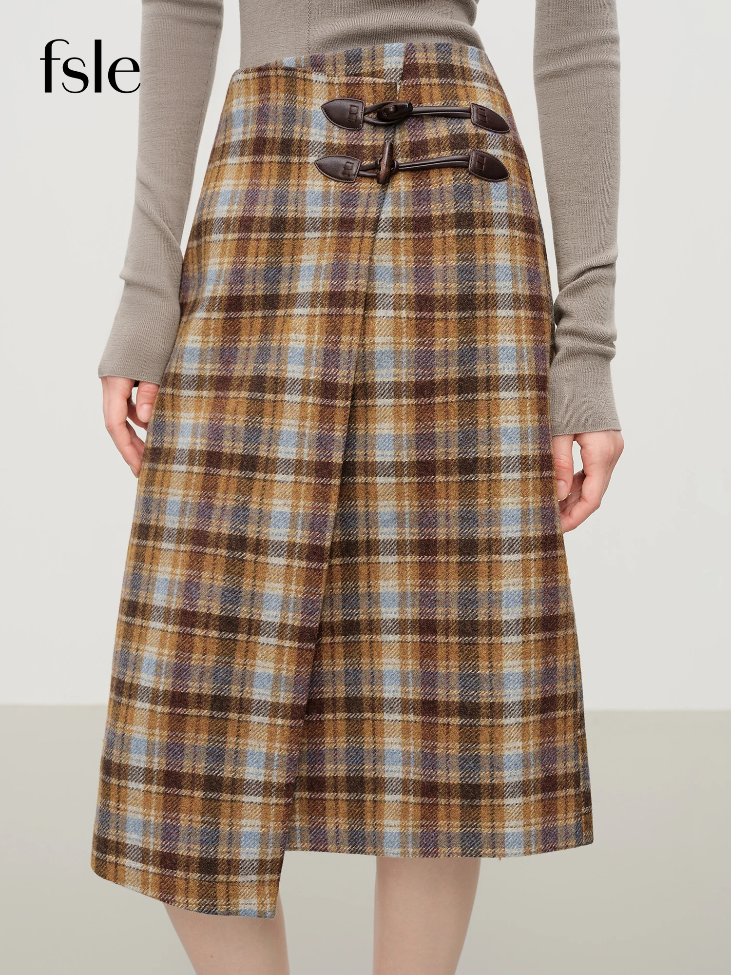 FSLE Vintage College-Inspired Asymmetrical Slit Skirt for Women Winter 2025 New Arrival Versatile Slim-Fit Design Plaid Skirts