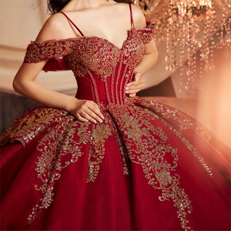 

Red Off The Shoulder Ball Gown Quinceanera Dresses Sequined Appliques Lace Pleat Tull Corset Sweet 16 Dress Vestidos De XV Años