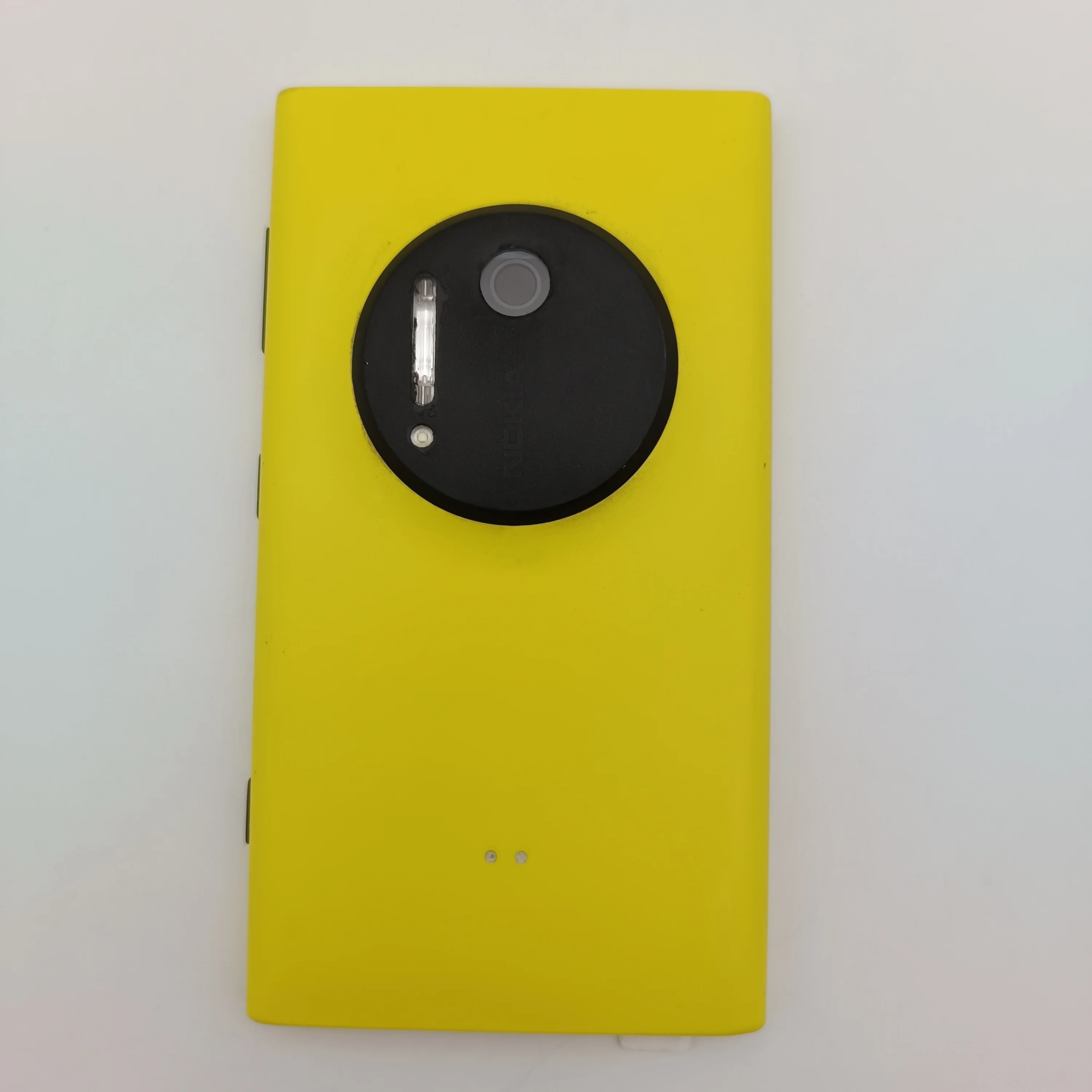 هاتف محمول Lumia 1020 أصلي مصنوع في فنلندا يدعم اللغة الإنجليزية بحالة جيدة
