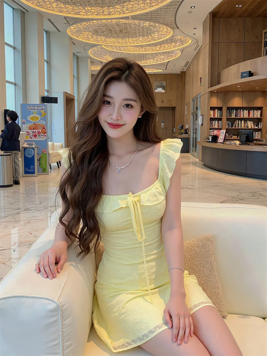 فساتين نسائية أصفر أنيق بقصة ضيقة صغيرة مكشكشة طبقات مكدسة متجمعة مكشكشة رفرفة منتفخة