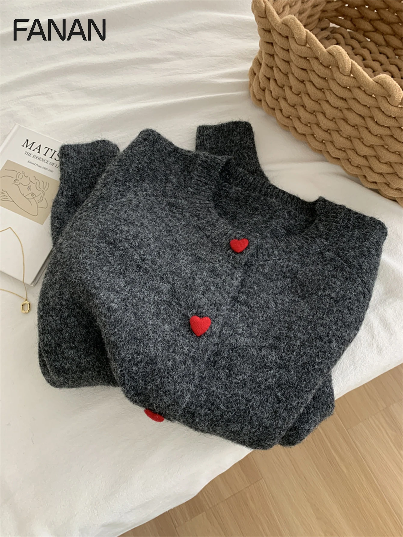 

New Autumn and Winter Niche Knit Cardigan for Women, Designed in a Lazy Style, Gray Fitted Round-Neck Cardigan with a Stylish Design, Casual and Elegant Autumn/Winter Outerwear, Basic Versatile Style for Urban Commuting, Stylish and Fashionable Casual Res