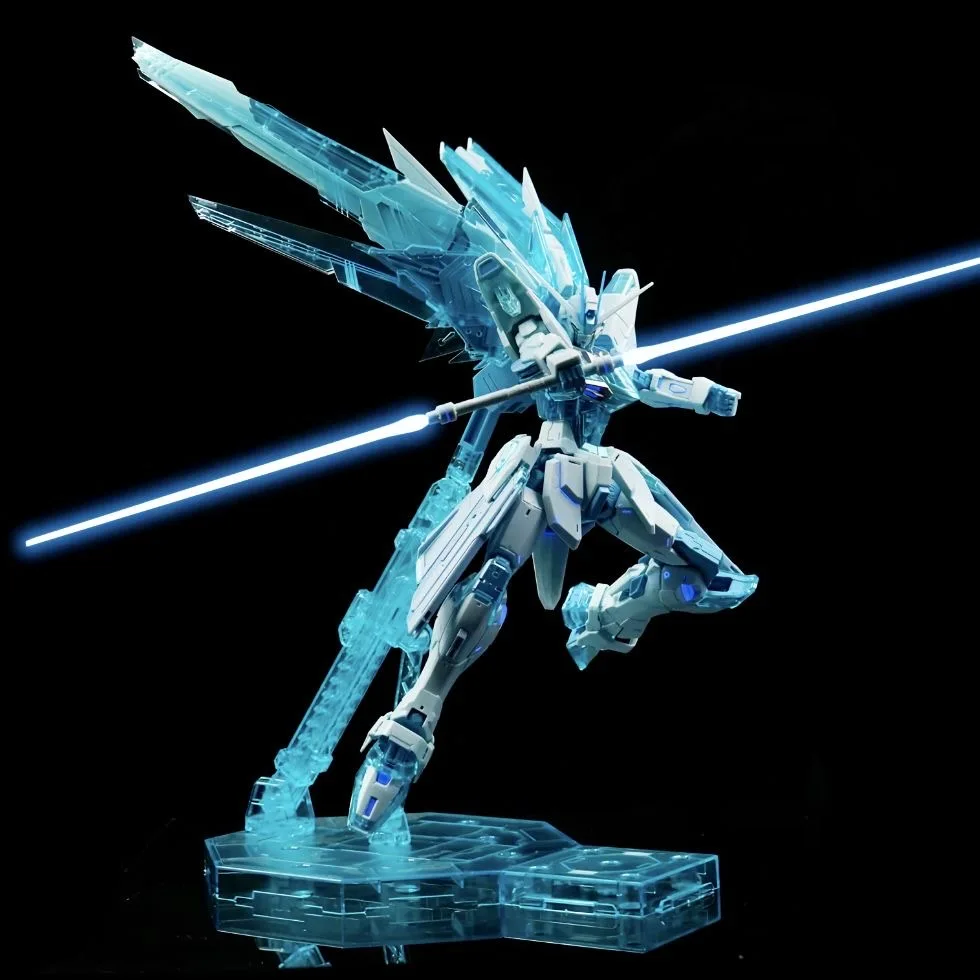 DABAN 6650 Freedom Ver.2.0 MG 1/100 Eisblaue Farbe ZGMF-X10A Montagemodellbausatz Spielzeug Actionfiguren Roboter Kunststoffmodell Geschenke