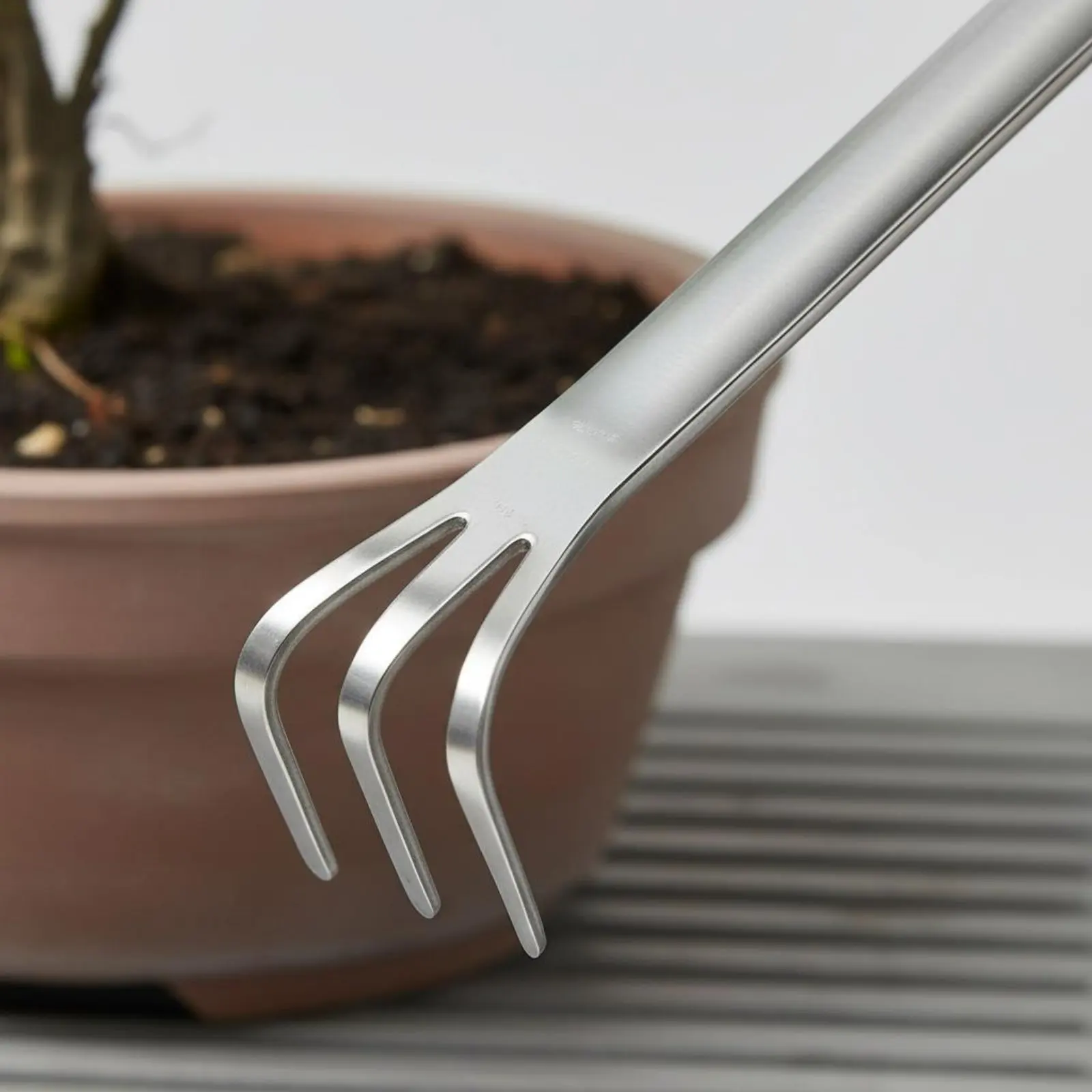 

Soil Loosening Rake Stainless Steel Bonsai Rake Soil Loosening Tool Sturdy Metal Hand Weeding Tool Single-Unit Piece Molded