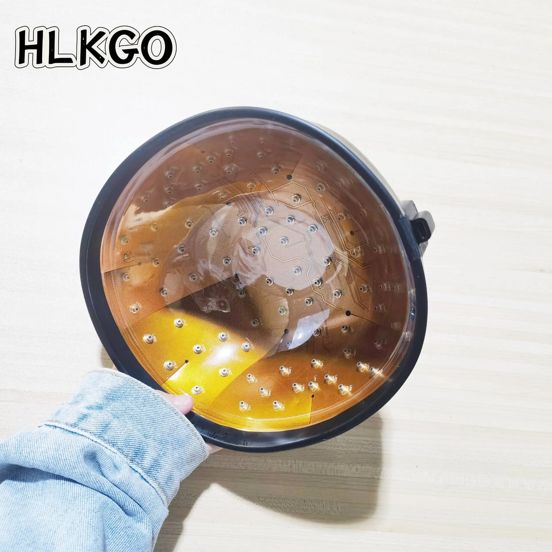 

Лидер продаж, лазерная шапочка для роста волос, красная светотерапевтическая шапка для лечения роста волос для мужчин и женщин, перезаряжаемая портативная шапка