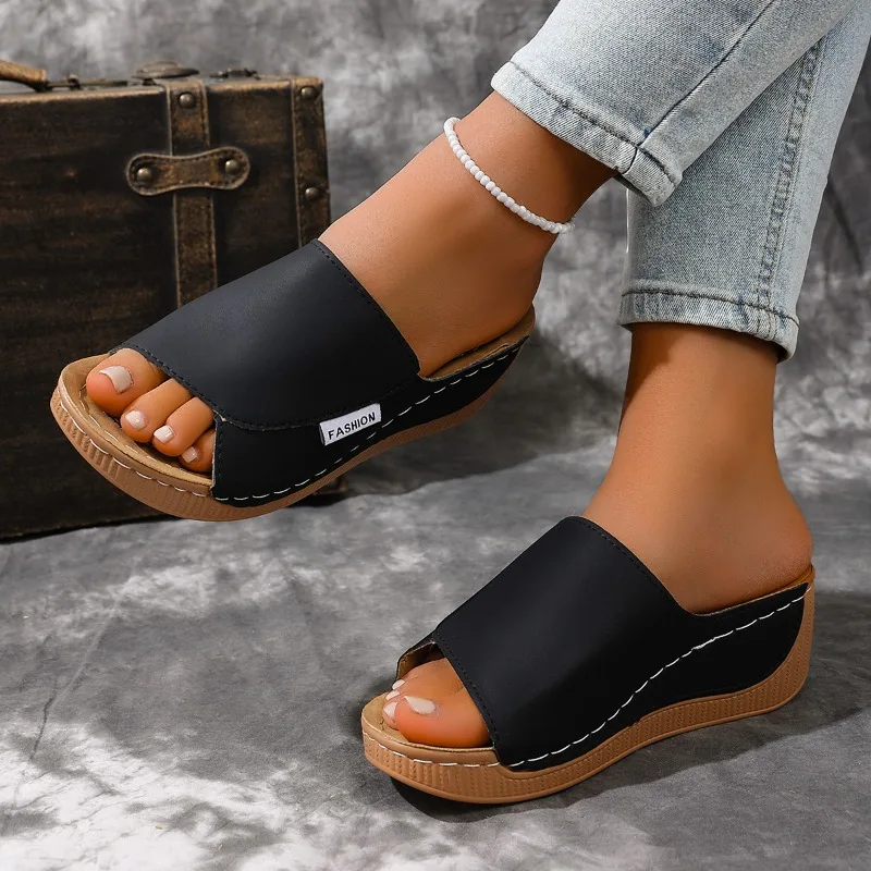 2026 Damen Luxus Keilsandalen mit runder Zehenpartie, sexy offene Slip-on-Sandalen, neue lässige Strand-Damen-Flip-Flops, Zapatillas De Mujer