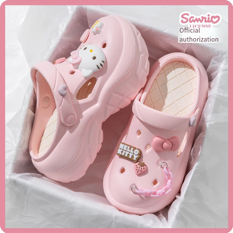 HelloKitty sanrios รองเท้าแตะใหม่ Kuromi Cinnamoroll หนาพิเศษกลางแจ้งชายหาดหลุมรองเท้าการ์ตูนน่ารัก