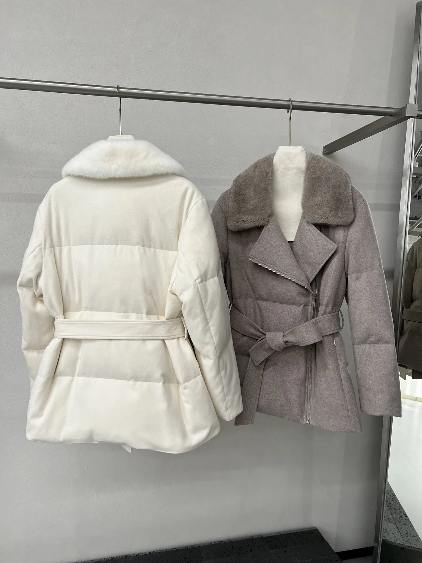 2022 Winter-Daunenjacke für Damen im neuen Stil mit Nerzpelzkragen, Bindeband, Wolle, Seide und Gänsedaunen