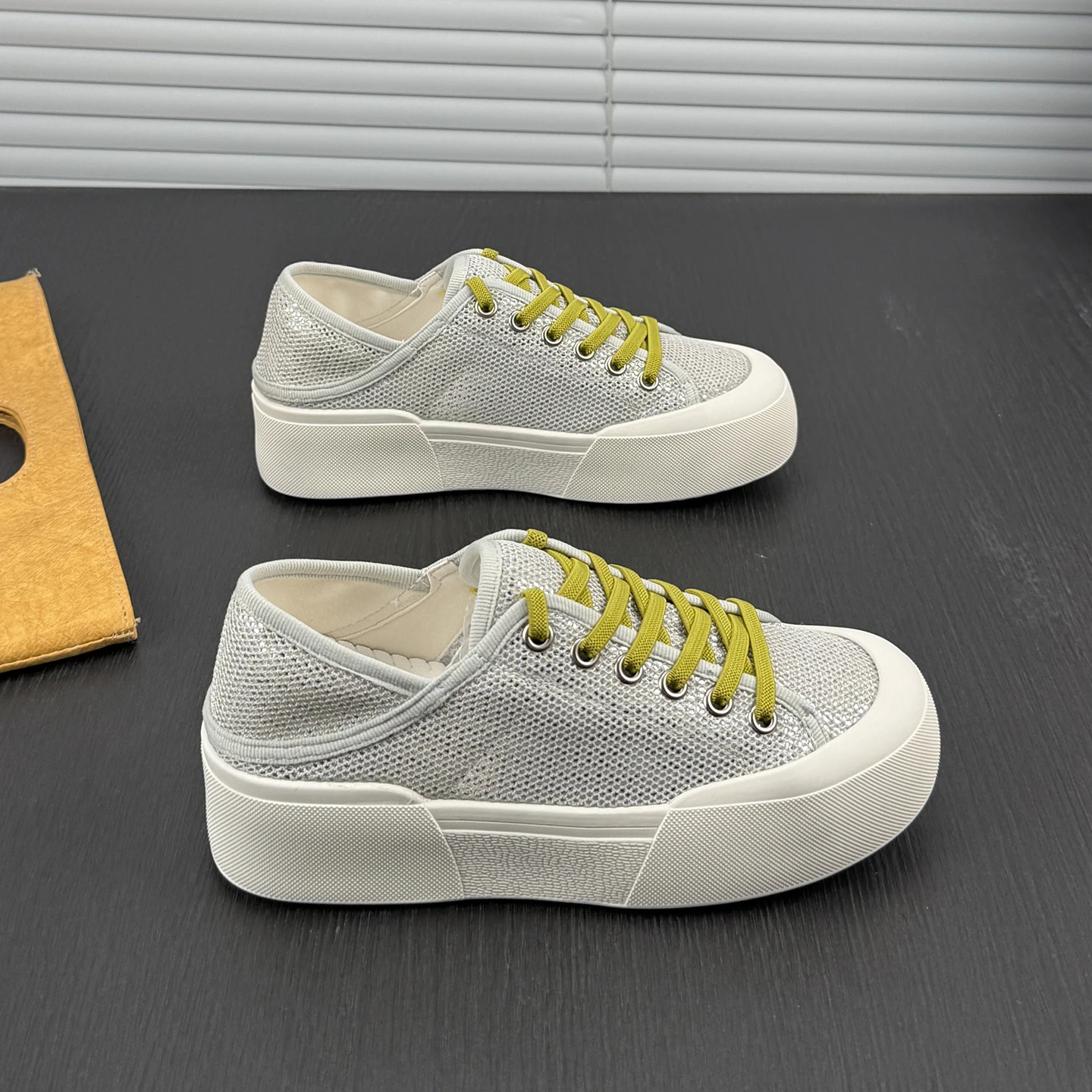 scarpe-in-tela-traspiranti-con-fondo-spesso-e-slip-on-da-donna-nuove-estive-casual-con-fibbia-incrociata-a-punta-tonda-suola-in-gomma-colore-unico