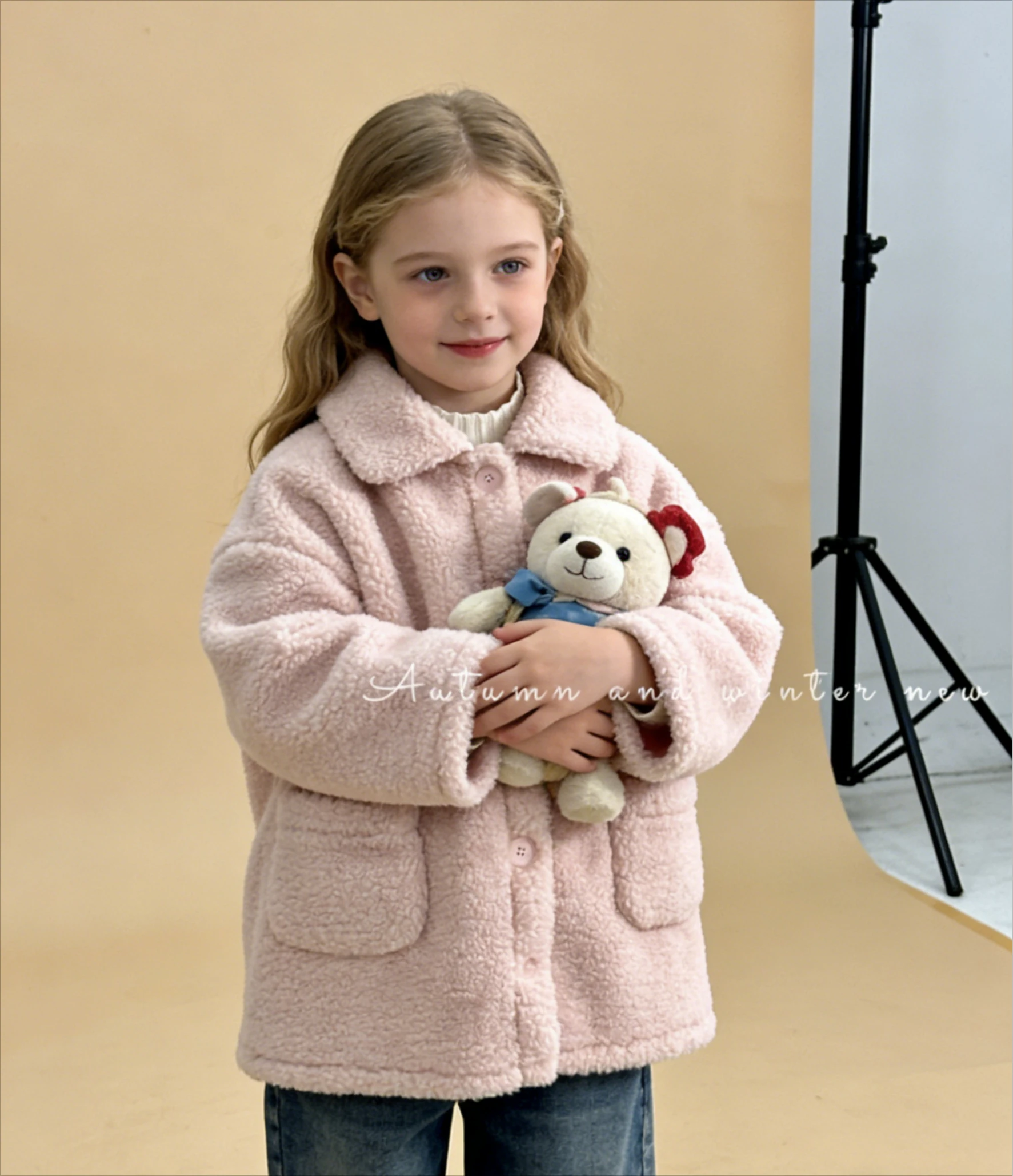 

Детское розовое пальто-комбинезон из искусственного меха, осень-зима 2026, новинка, с отложным воротником, длинное, теплое, универсальное