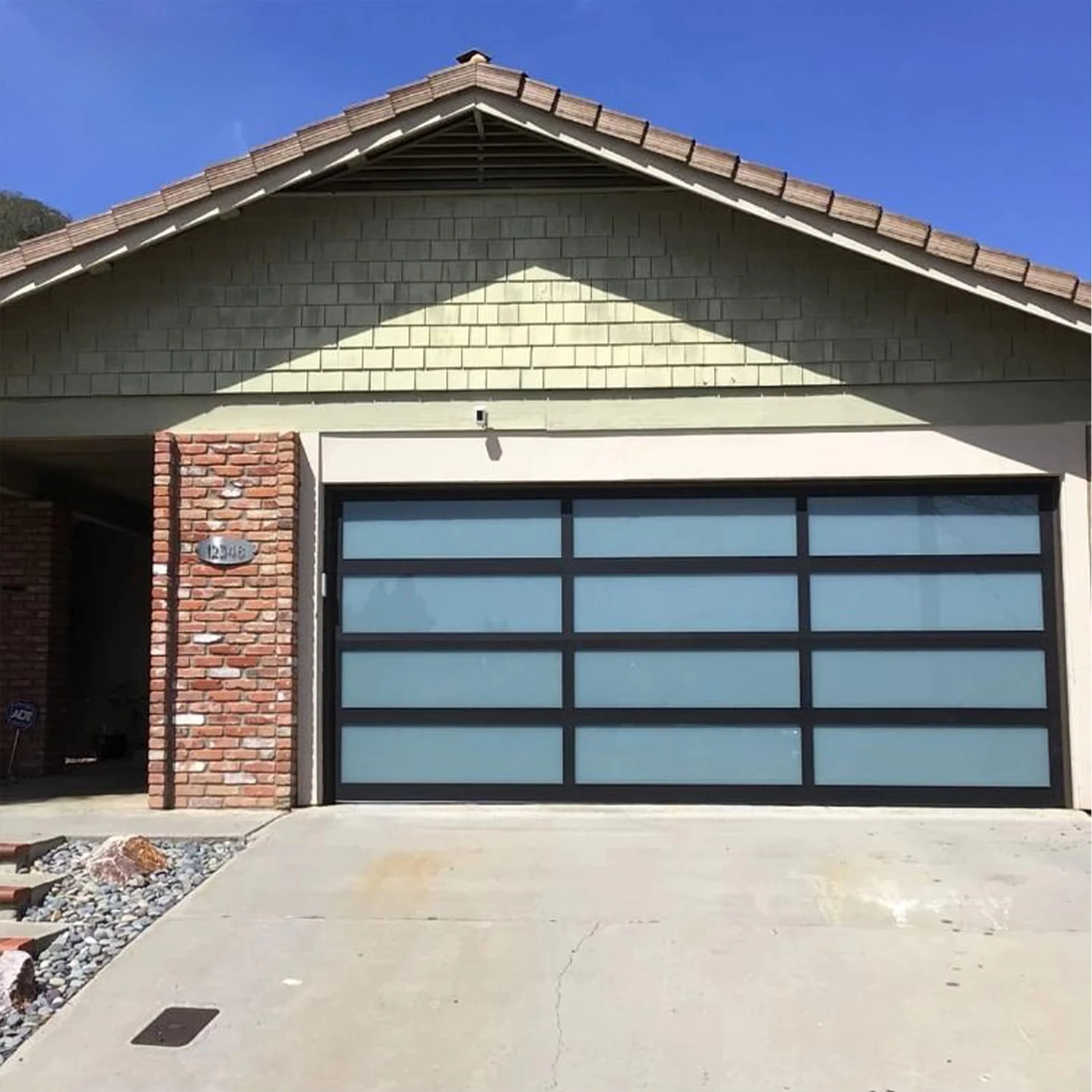 Thermal Insulation  Low Price Garage Door Modern Garage Door With Glass Garage Doors