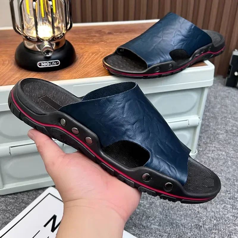 Zapatillas de lujo de verano para hombre, sandalias de playa antideslizantes de fondo plano estilo callejero a la moda, zapatillas de pesca informales para el hogar y al aire libre