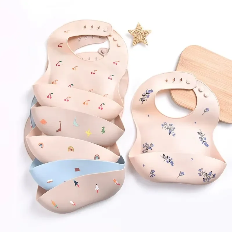 

Fashionable Newborn Feeding Cloth Toddle Bibs Adjustable Saliva Towel For Boys Girls Baby Silicone Bib Waterproof Infant Bibs 、