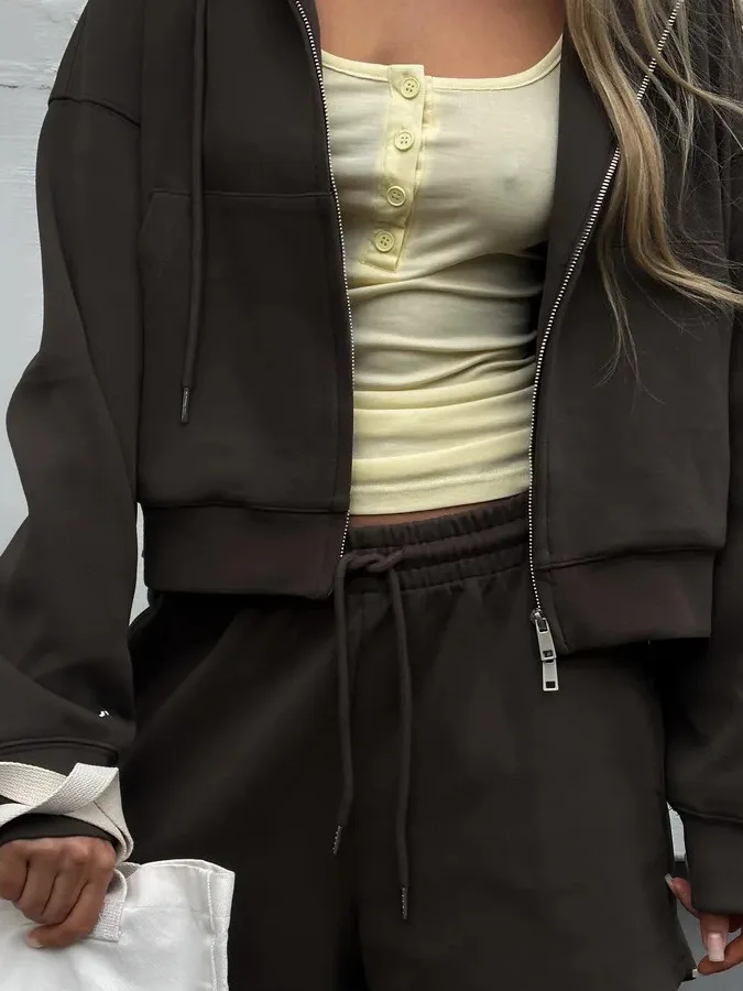 

Women's Spor Hooded irt And orts Set with Large kets Casual Wear Polyester Long Sve Zipper Closure Two-Piece Suit