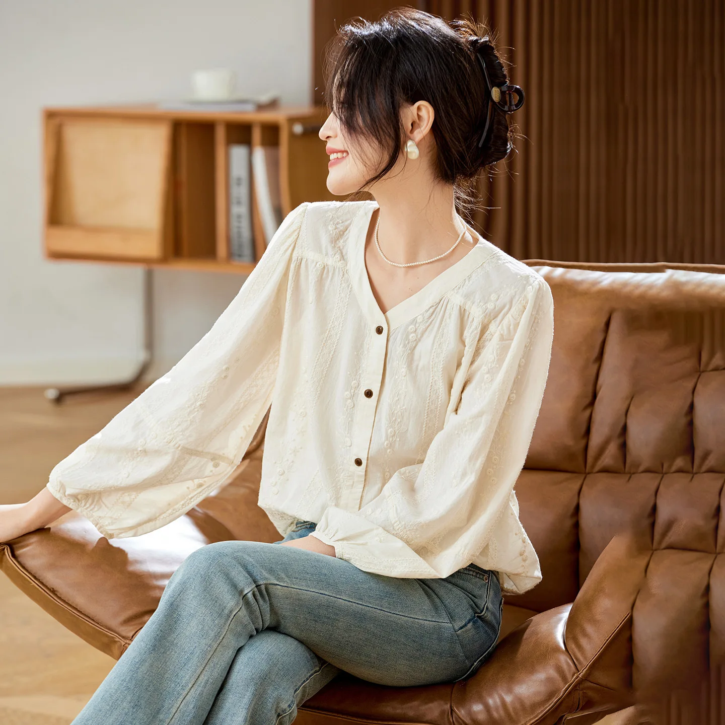 

Женская осенне-зимняя блузка из чистого хлопка с вышивкой, рукавами-фонариками, V-образным вырезом, свободного кроя, модный топ