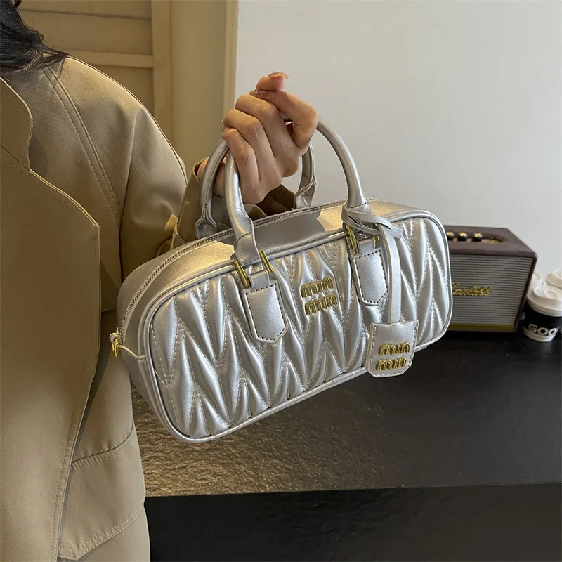 Famous brand European station is hot this year, 2025 new light luxury handbags fashion pleated messenger shoulder bag