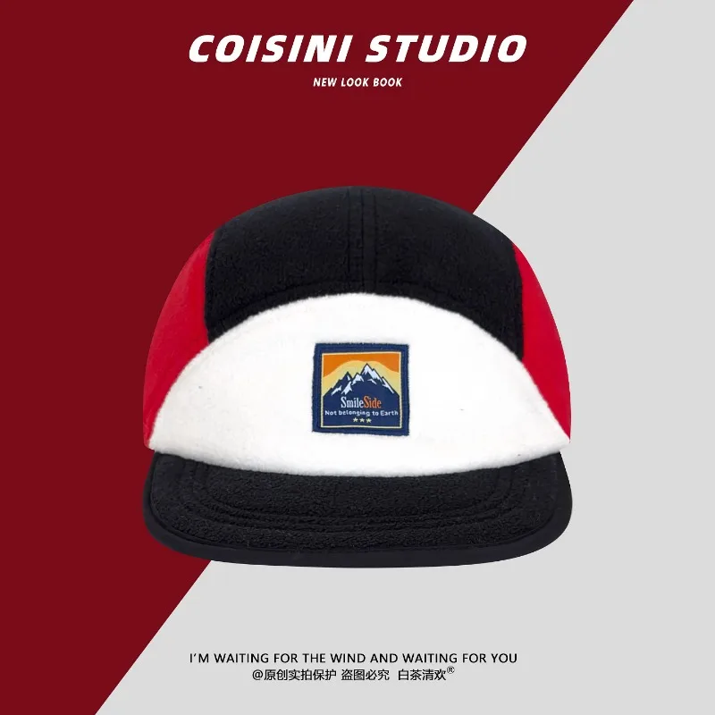 Japanische Farbblockierte Lammwoll-Baseballkappe mit Stickerei für Damen, Herbst- und Winter-Outdoor-Warmkappe mit flachem Schirm, Campingmütze für Herren – Detail 5
