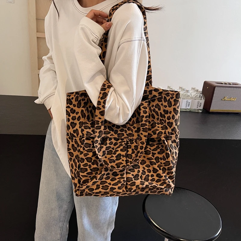 Tiptoegirls Leopard Pattern Canvas Lady Totes Handbag Light Weight Casual Simple Women Bag Commuting Shoulder Soft Fabric Bag