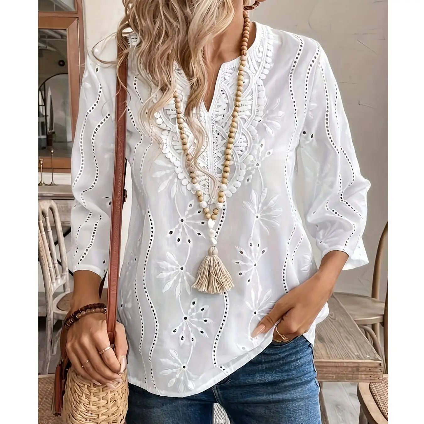 

Slimming Effect White V-Ne Embroidered Patchwork Hollow out Loose OL irt Spring Summer New Sle Faion Commute Top