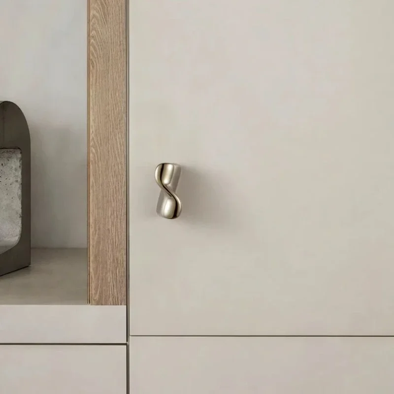 

Creative Design for Home Use Decorative Cabinet Knobs and Pulls for Kitchen Minimalist Solid Brass Kitchen Cabinet Door Handles