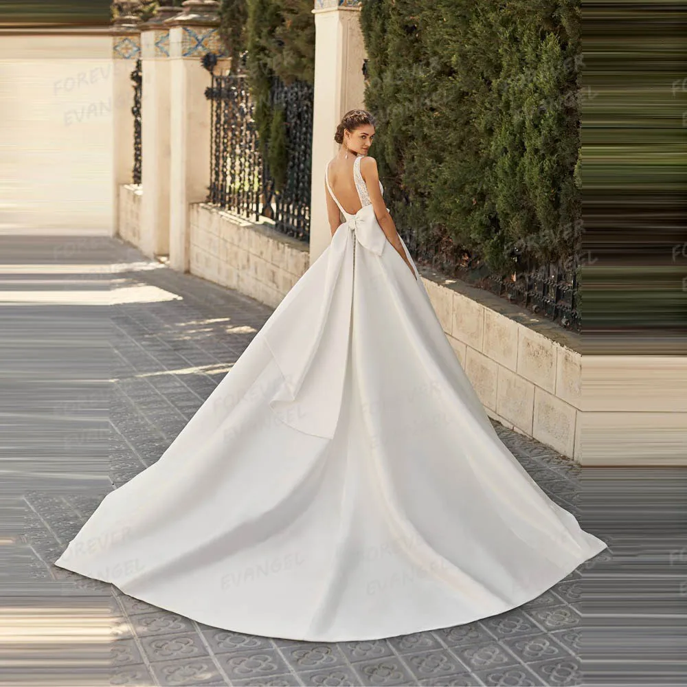 シンプルな2025年ウェディングドレス Aライン レディース セクシーVネック レースアップリケ サテン スウィープトレイン 花嫁ドレス ウェディングドレス カスタムメイド