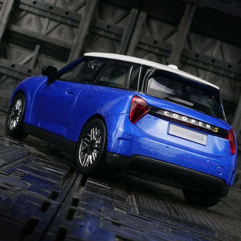 

1:28 Моделирование BMW Mini New Energy Vehicle Легкосплавная модель автомобиля Коллекция орнаментов Дверь может открыть имеет функции звука и освещения