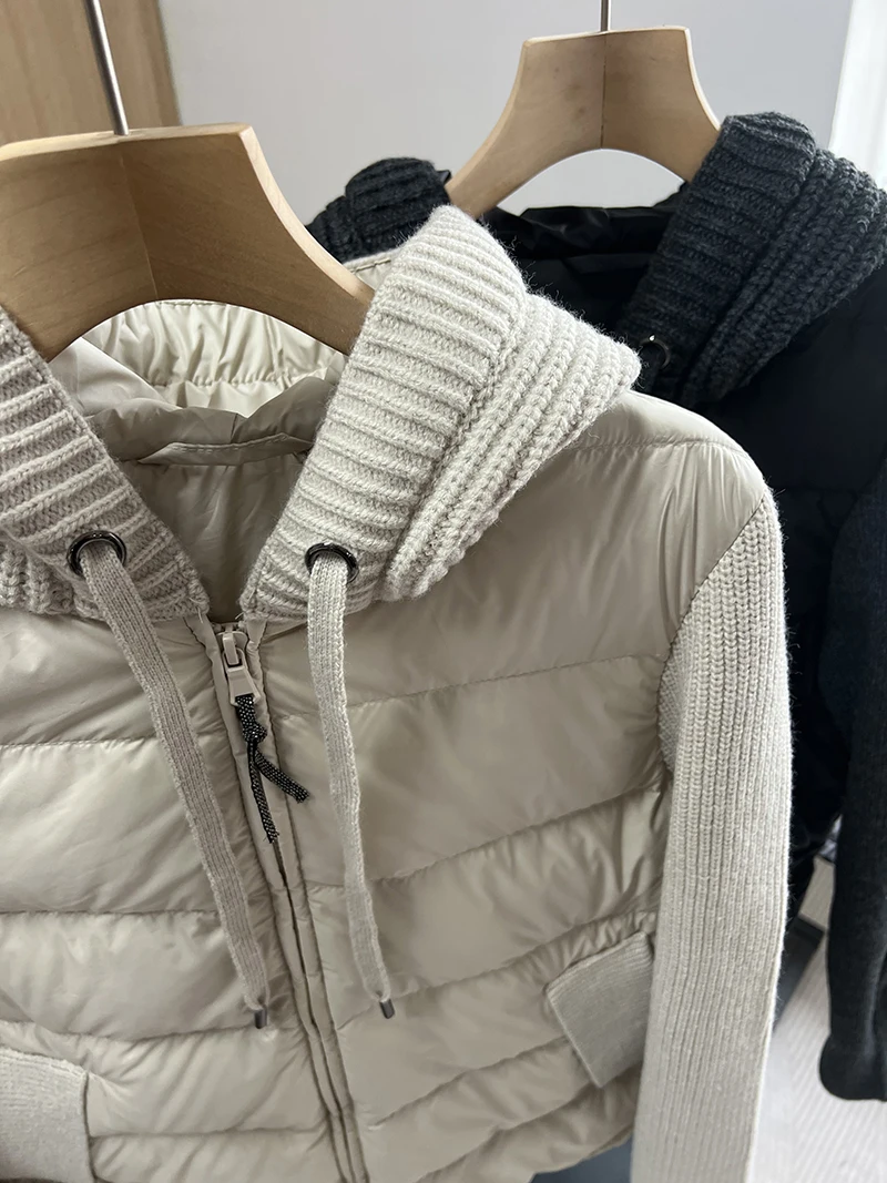 Piumini invernali con cappuccio con maniche in giunture nuove lavorate a maglia Piumino da donna in piumino d'anatra bianco leggero Versatile cappotto corto nero