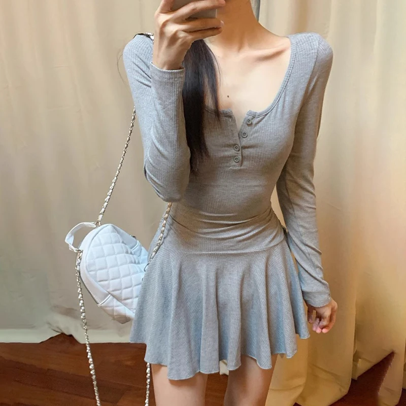 Vestido acampanado plisado de manga larga con cuello en U Falda corta ajustada con cintura de otoño para mujer