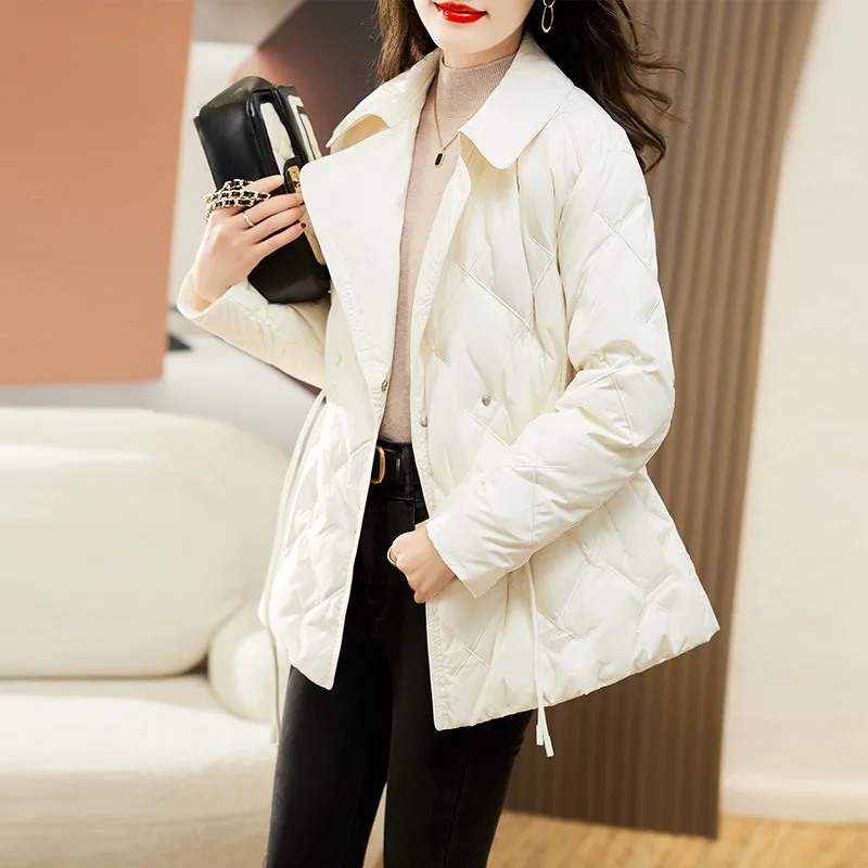 سترة حقيقية للنساء موضة شتاء 2025 بياقة نحيفة وقصة ضيقة وسترة صغيرة من ريش البط الأبيض