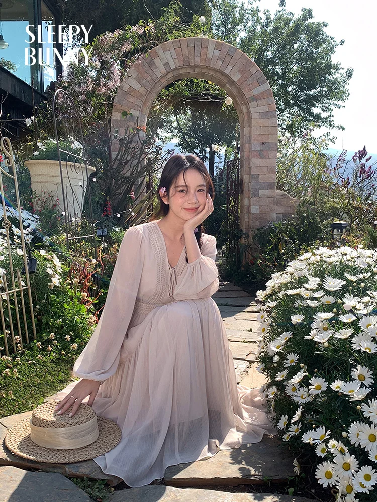 Elegantes französisches Chiffon-Maxikleid in Helllila für Damen, Frühling und Sommer, V-Ausschnitt, Laternenärmel, Taille, fließendes A-Linien-Urlaubs-langes Kleid