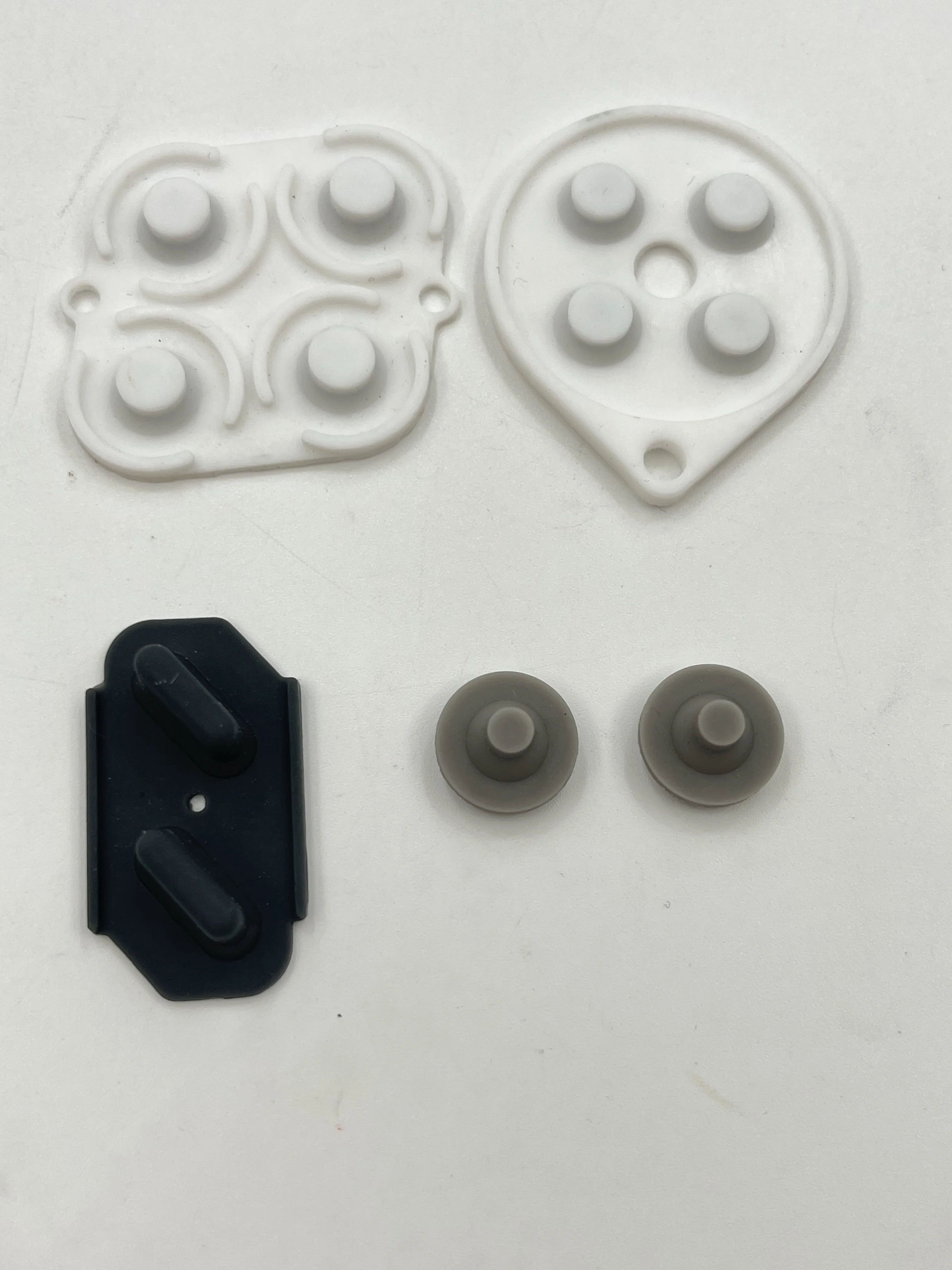 مجموعتان لوحدة تحكم سوبر نينتندو البديلة، وسادات موصلة، أزرار مطاطية لـ SNES