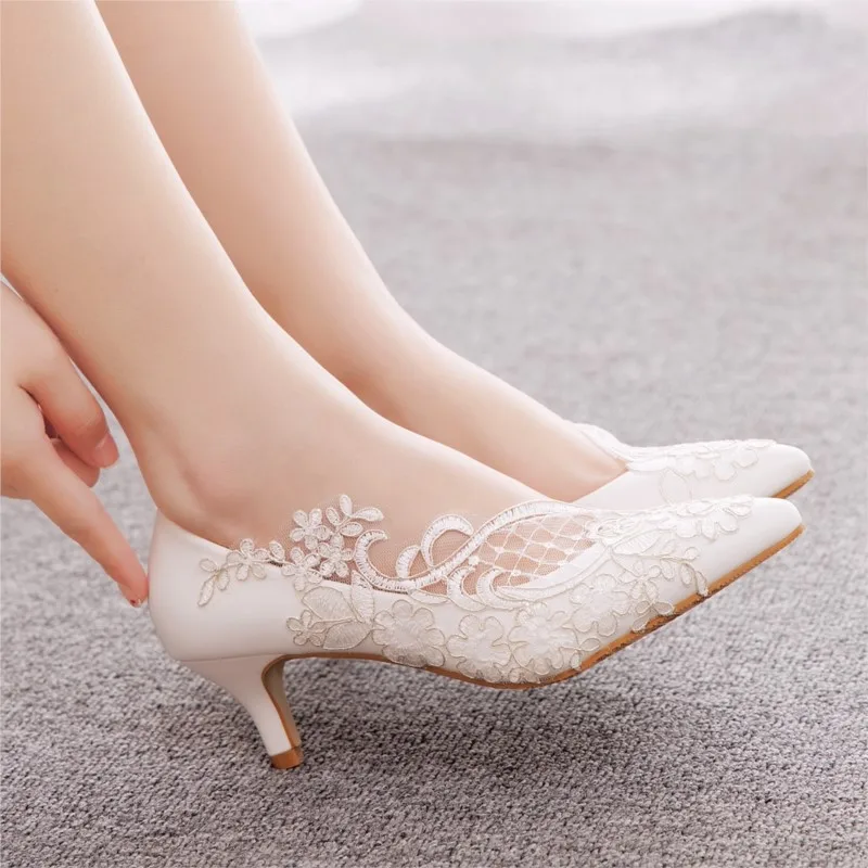 2025年ニューモデル-クリスタルクイーン-バレエシューズ-レディース-ウェディングシューズ-レース-ホワイト-ブライダル-ハイヒール-ブライズメイド-宴会-ドレス-パンプス