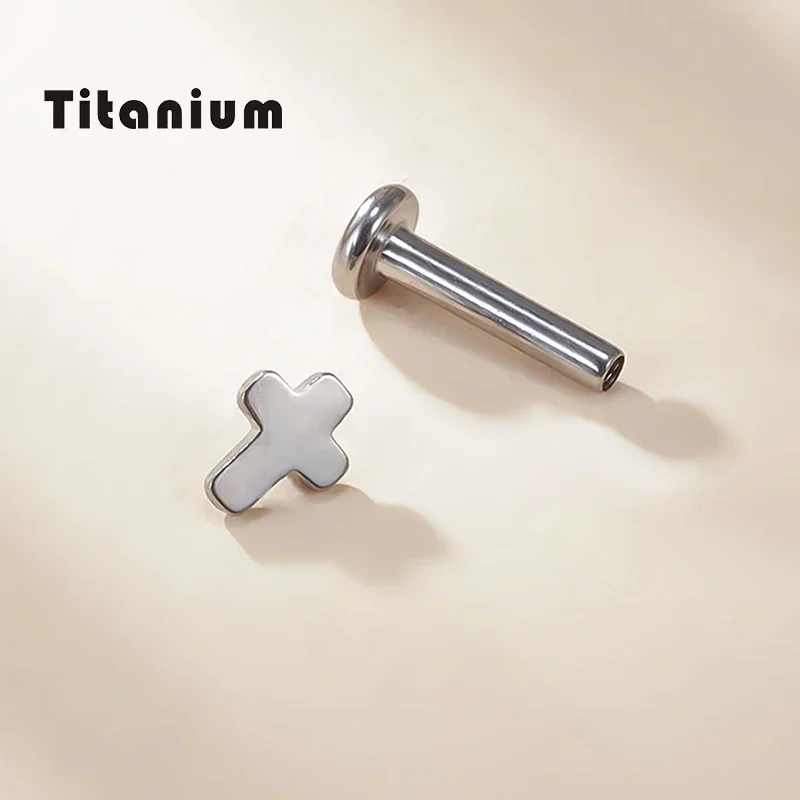 ASTM F136 التيتانيوم الشفاه مسمار ثقب اللسان مسمار البرق/شكل قلب اللسان مسمار الأذن ترصيع الخيوط القرط PIERC مجوهرات للجسم