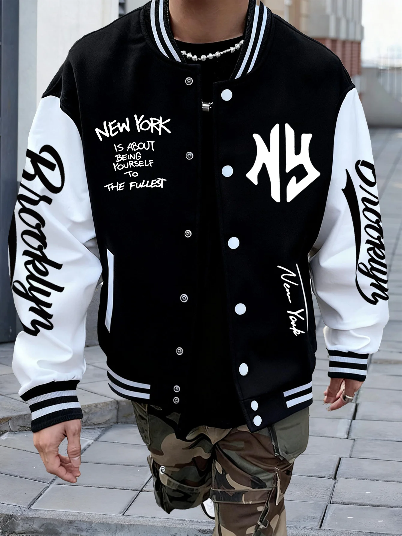 Beliebte Baseballjacke für Herren – mit dem schönsten Muster aus New York – ideal für den Alltag, als Oberbekleidung für Herbst und Winter, unisex. – Detail 2